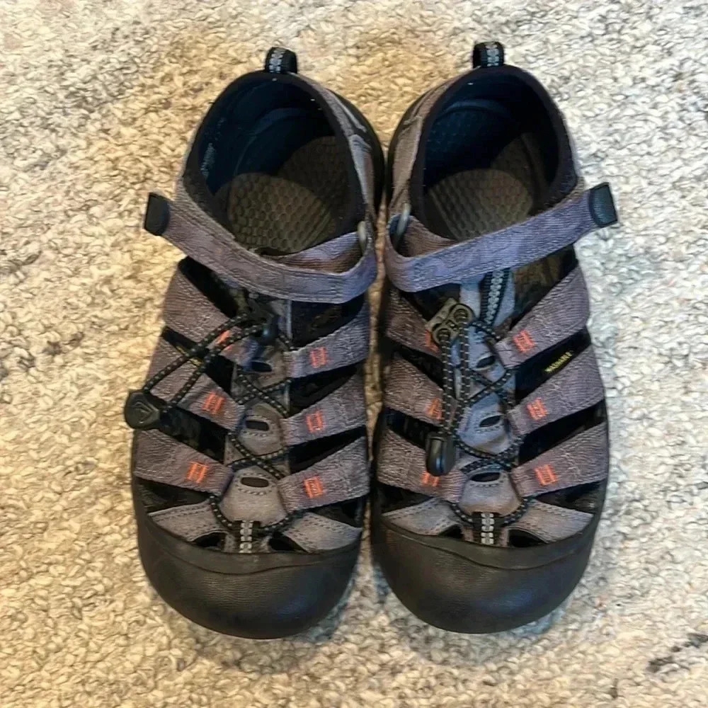KEEN Kids' Black and Gray Sandals - Picture 5 of 10